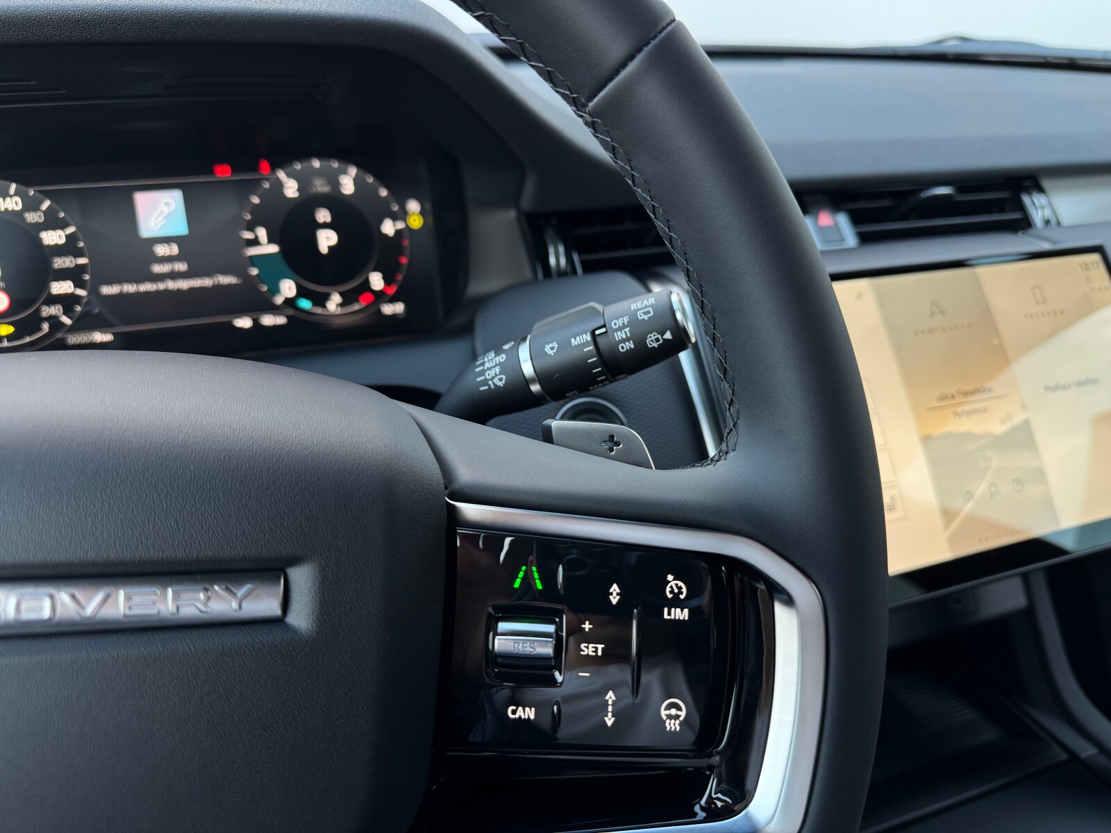 Land Rover Discovery Sport - zdjęcie 11