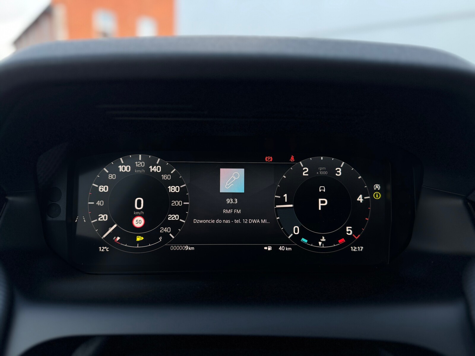 Land Rover Discovery Sport - zdjęcie 12