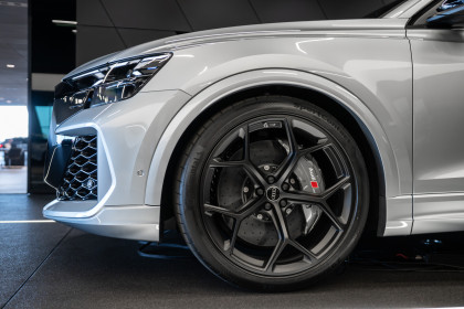 Pakiet Stylistyczny RS W Kolorze Czarnym/srebrnym Audi Exclusive