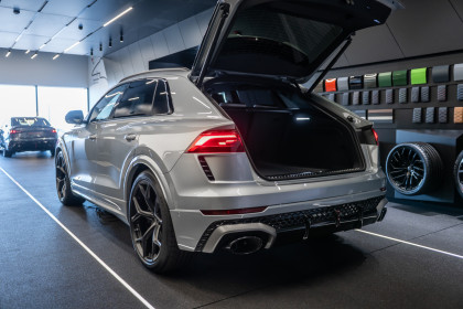 Pakiet Stylistyczny RS W Kolorze Czarnym/srebrnym Audi Exclusive