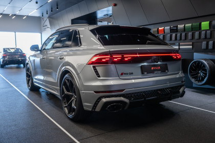 Pakiet Stylistyczny RS W Kolorze Czarnym/srebrnym Audi Exclusive