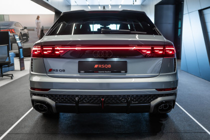 Pakiet Stylistyczny RS W Kolorze Czarnym/srebrnym Audi Exclusive