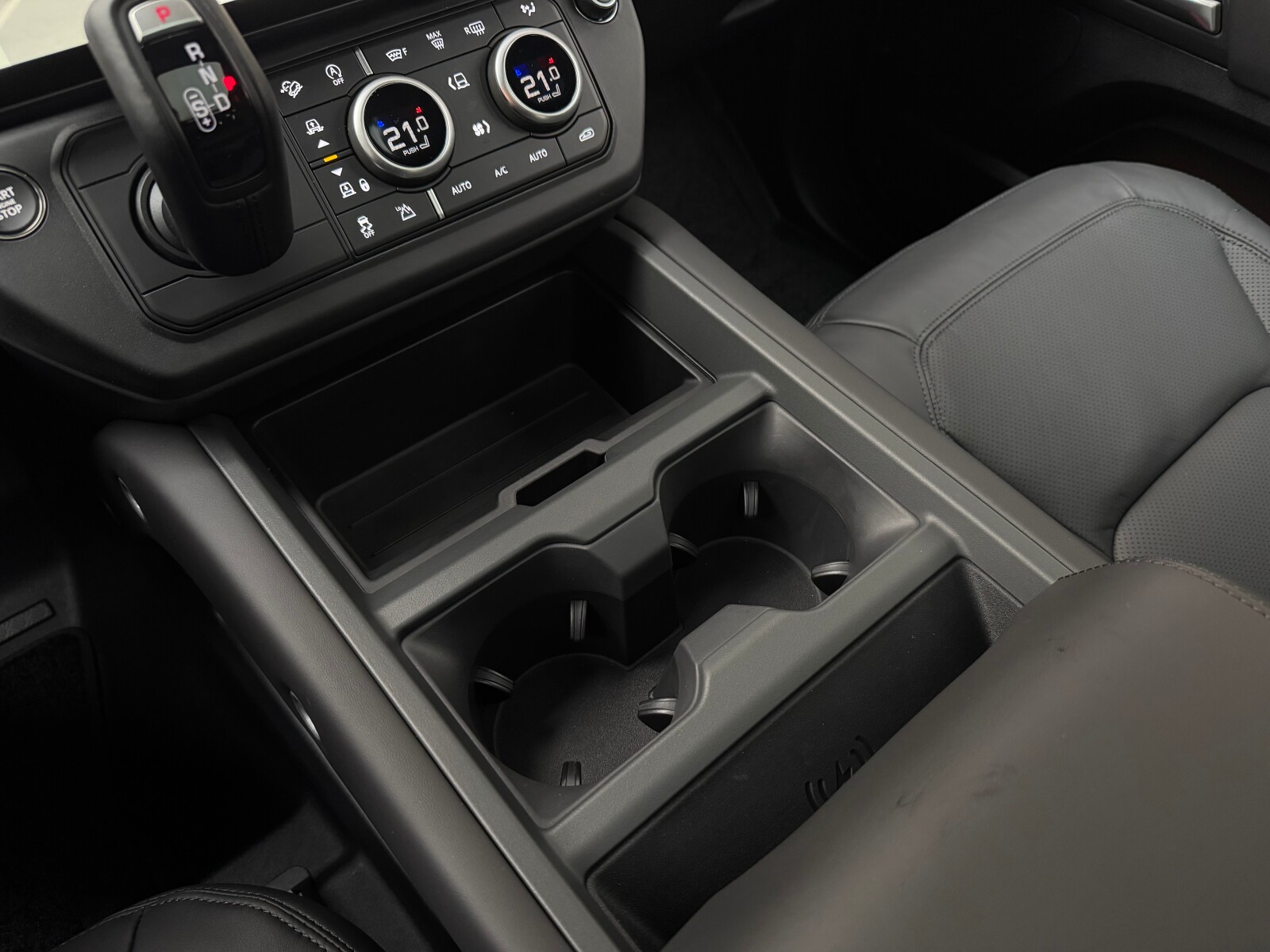 Land Rover Defender 110 - zdjęcie 15