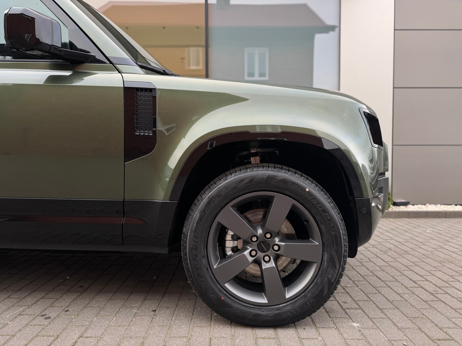 Land Rover Defender 110 - zdjęcie 4