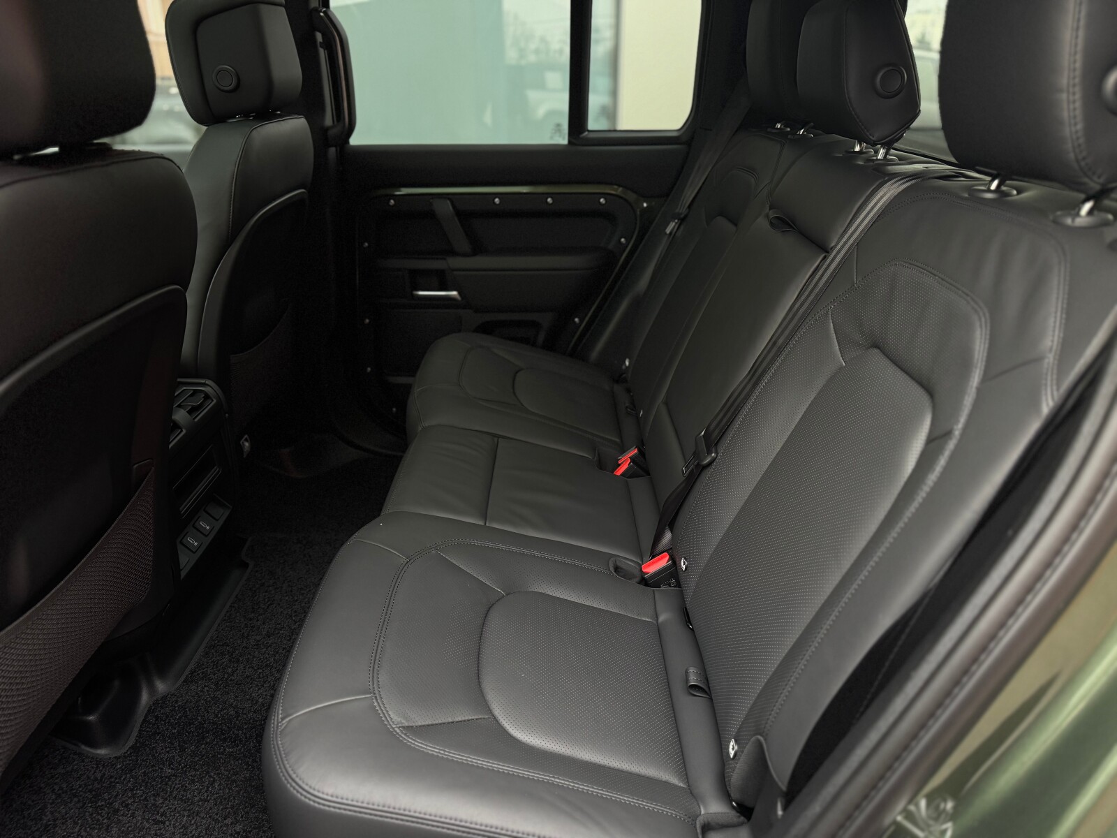 Land Rover Defender 110 - zdjęcie 22