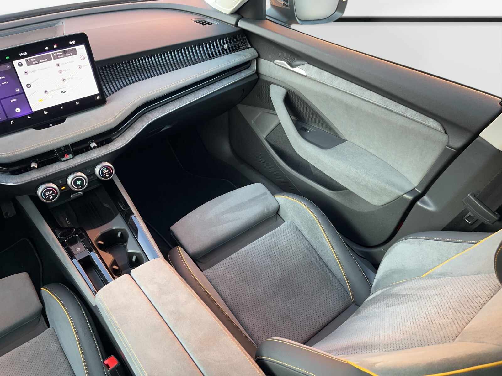 Škoda Superb - zdjęcie 34