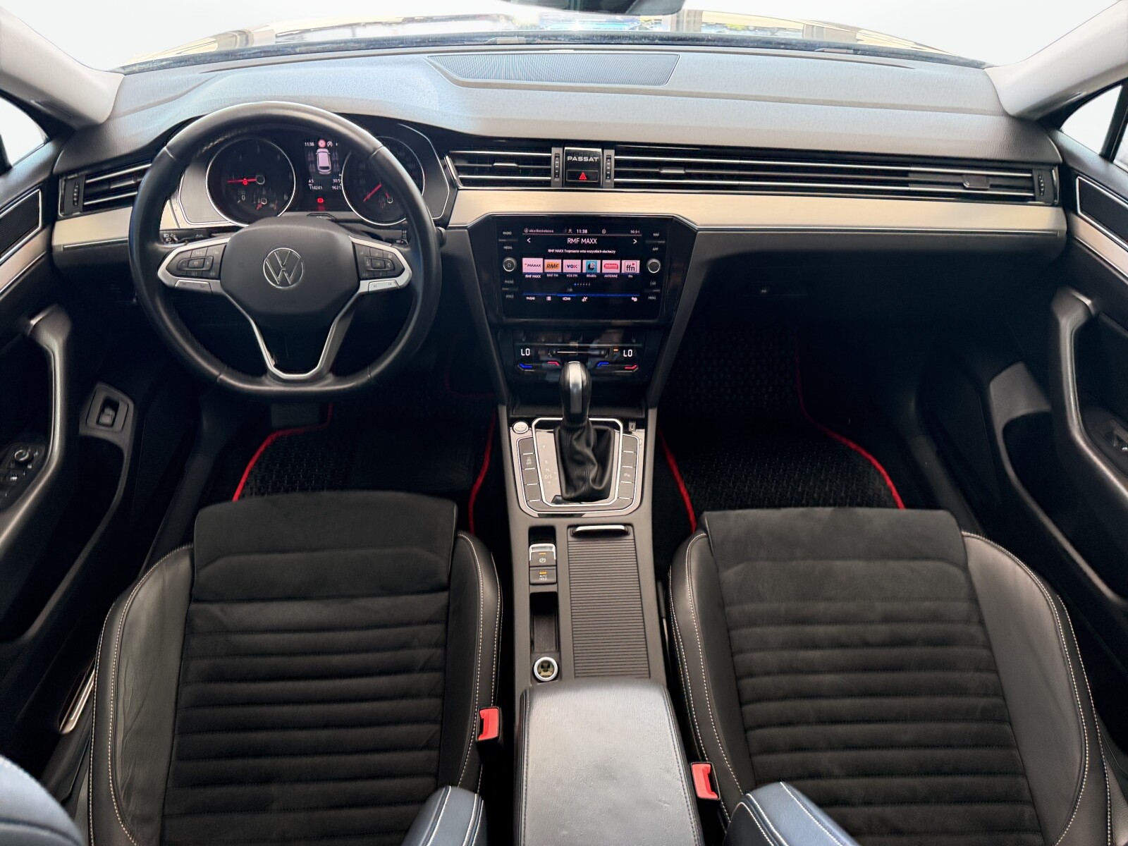 Volkswagen Passat Variant - zdjęcie 21