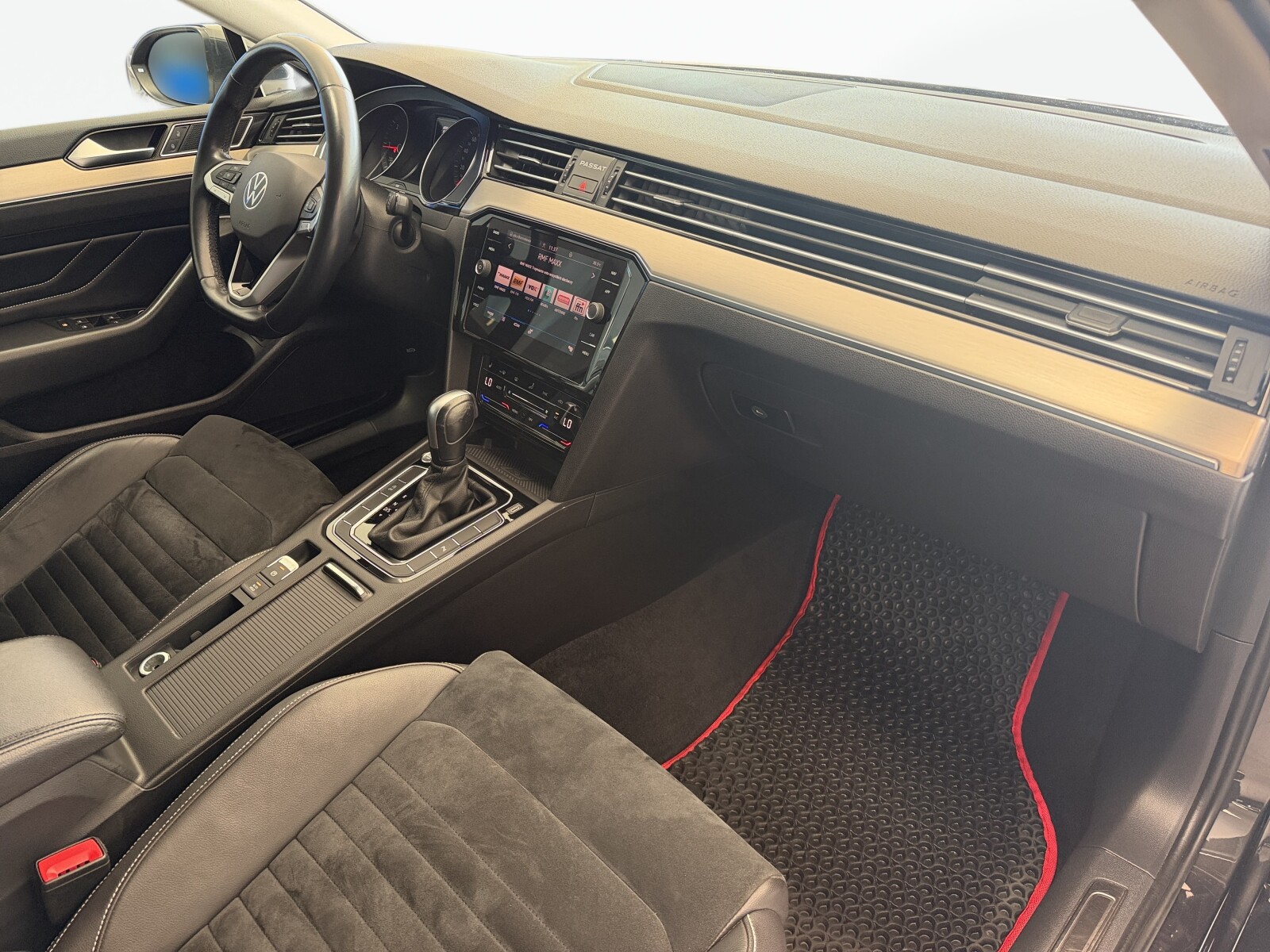 Volkswagen Passat Variant - zdjęcie 16