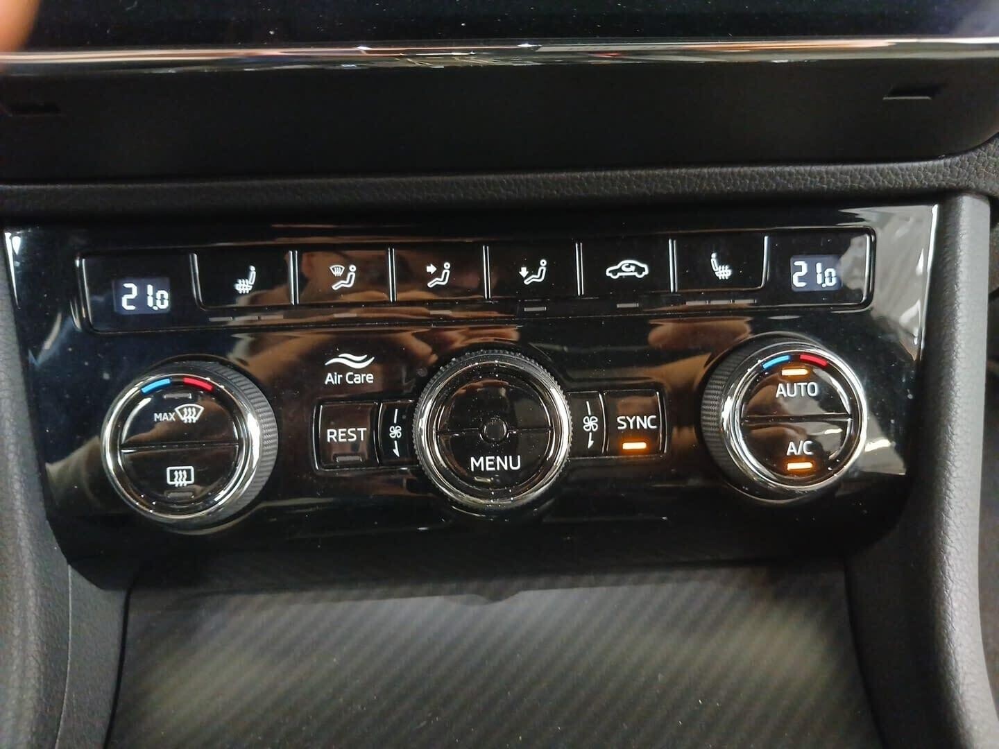 Škoda Superb Combi - zdjęcie 18