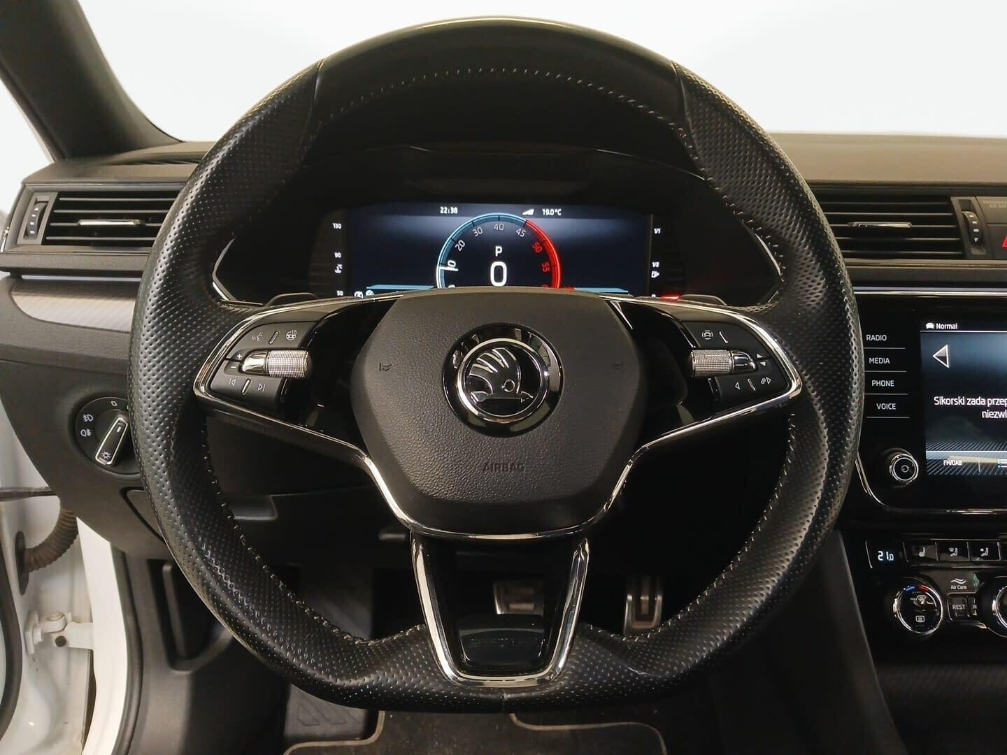 Škoda Superb Combi - zdjęcie 25