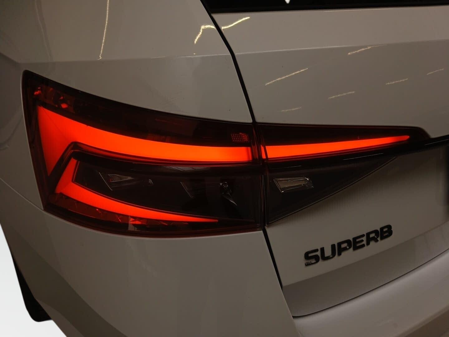 Škoda Superb Combi - zdjęcie 11