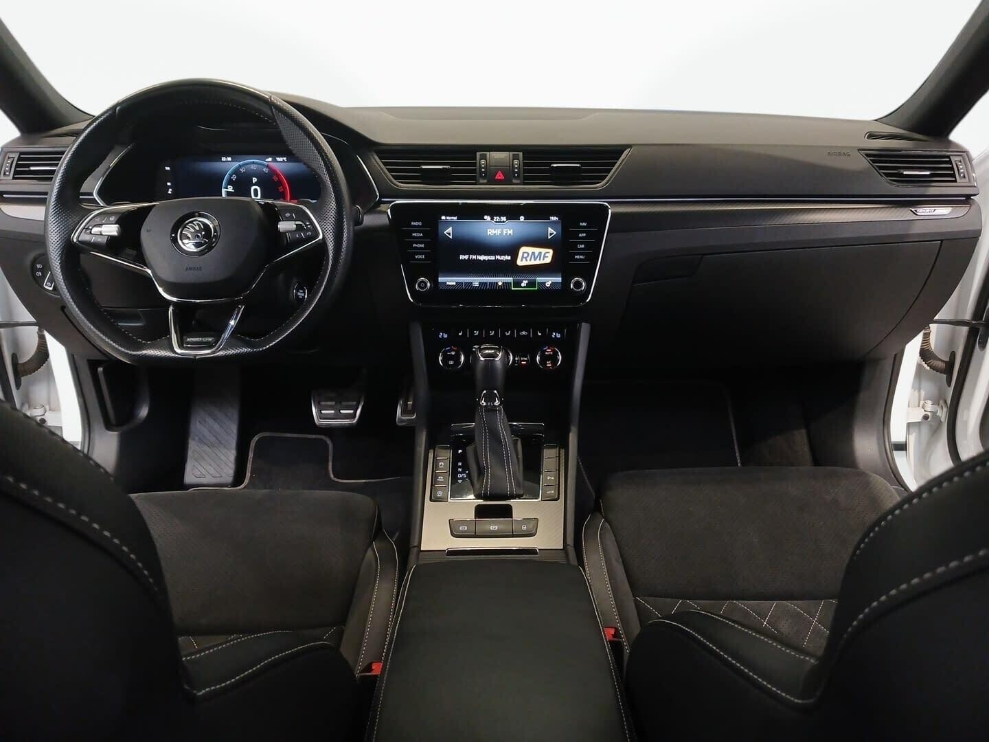 Škoda Superb Combi - zdjęcie 12