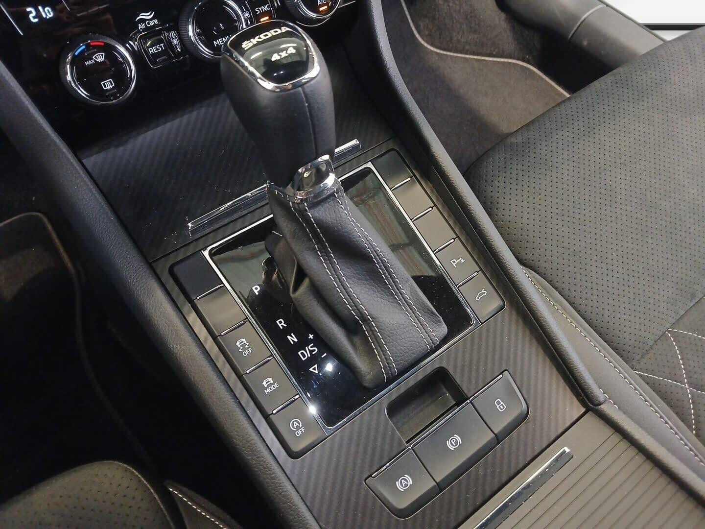 Škoda Superb Combi - zdjęcie 16