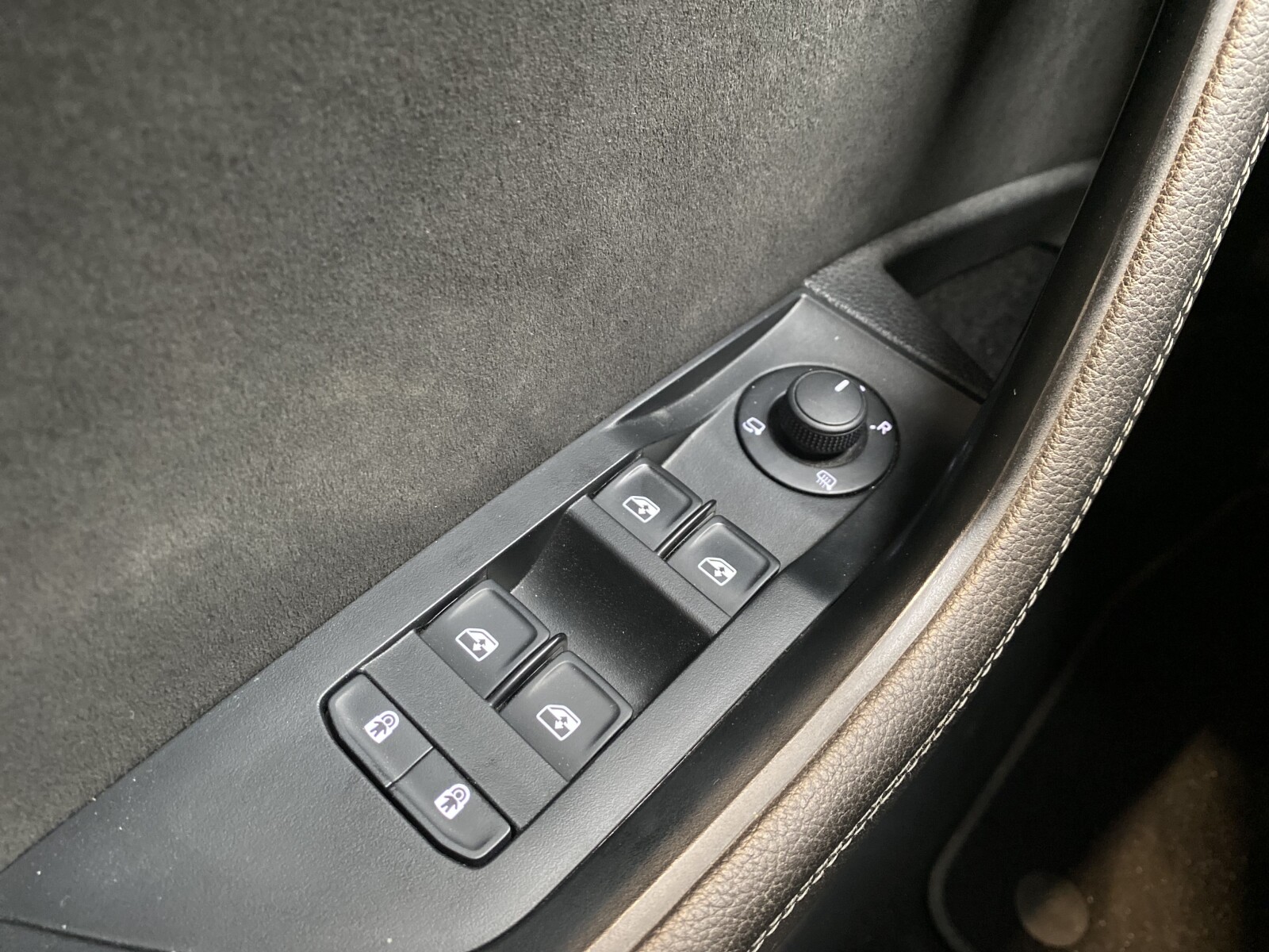 Škoda Superb Combi - zdjęcie 33