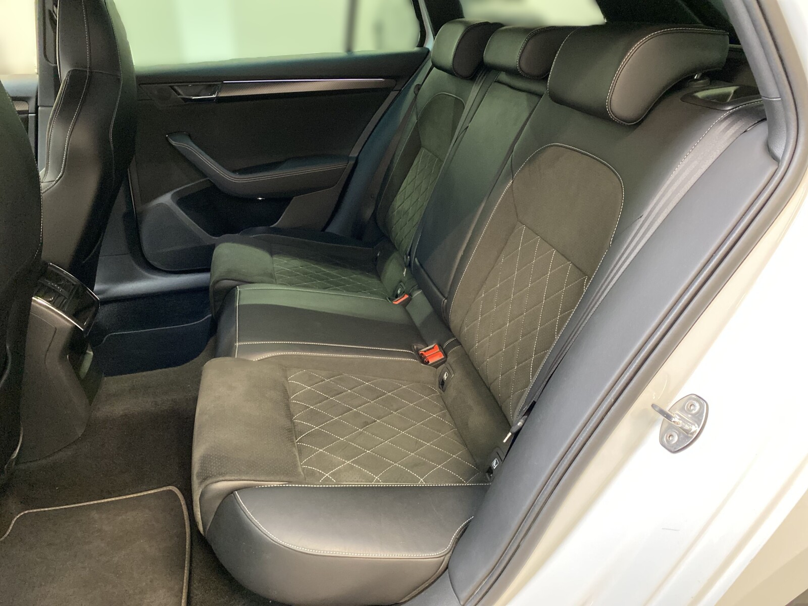 Škoda Superb Combi - zdjęcie 34