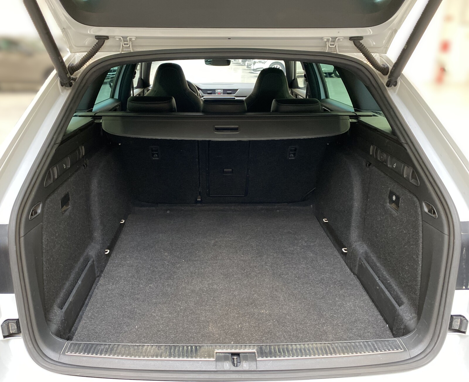 Škoda Superb Combi - zdjęcie 35