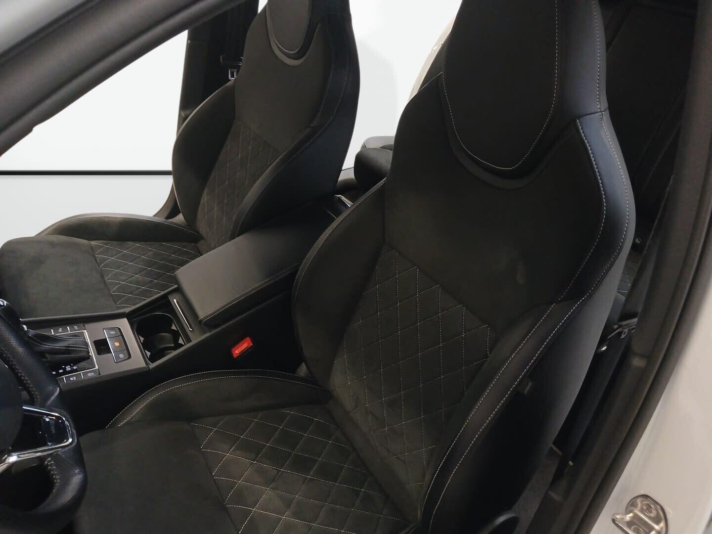 Škoda Superb Combi - zdjęcie 14