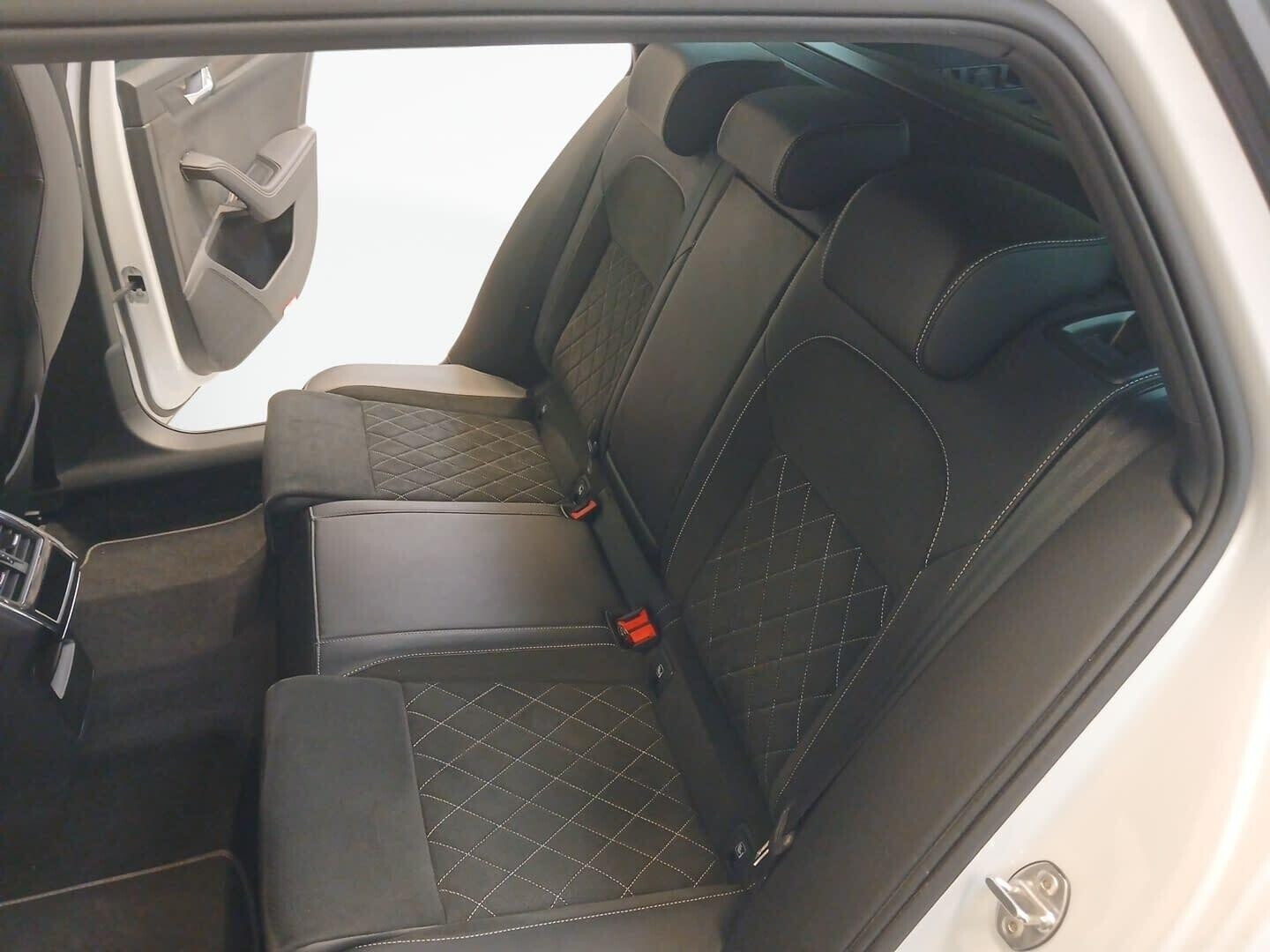 Škoda Superb Combi - zdjęcie 32