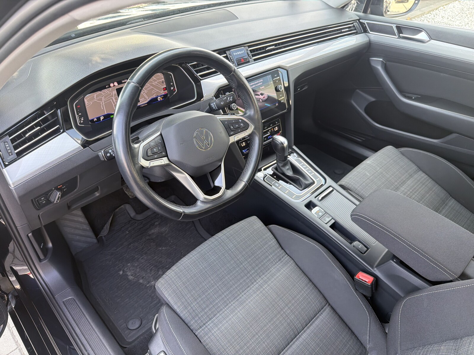Volkswagen Passat - zdjęcie 25