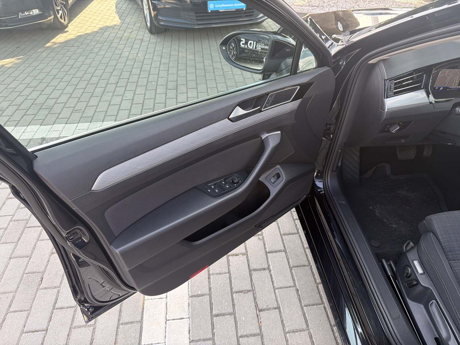 Volkswagen Passat - zdjęcie 26