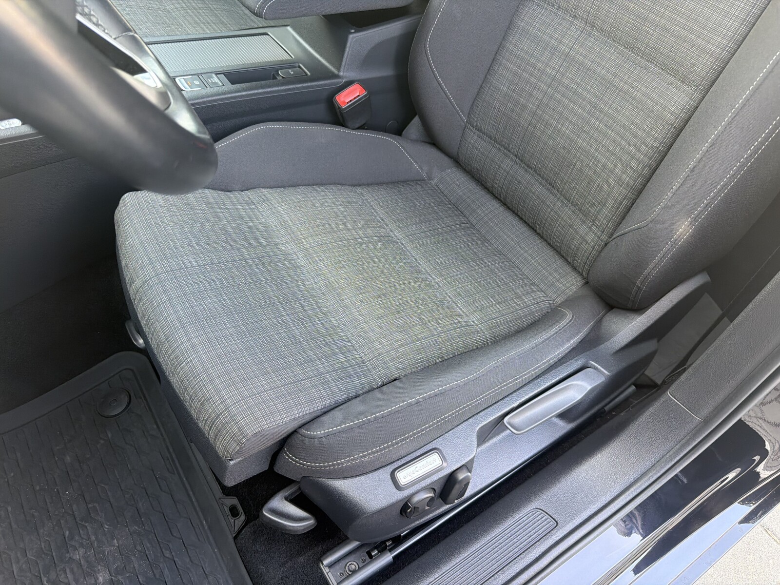 Volkswagen Passat - zdjęcie 28