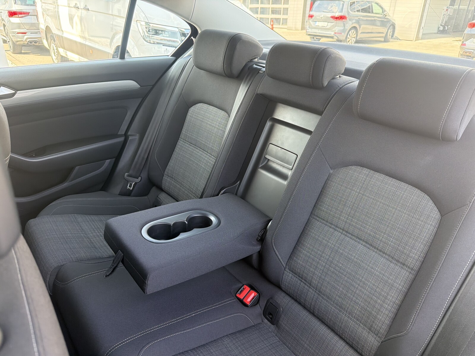Volkswagen Passat - zdjęcie 10