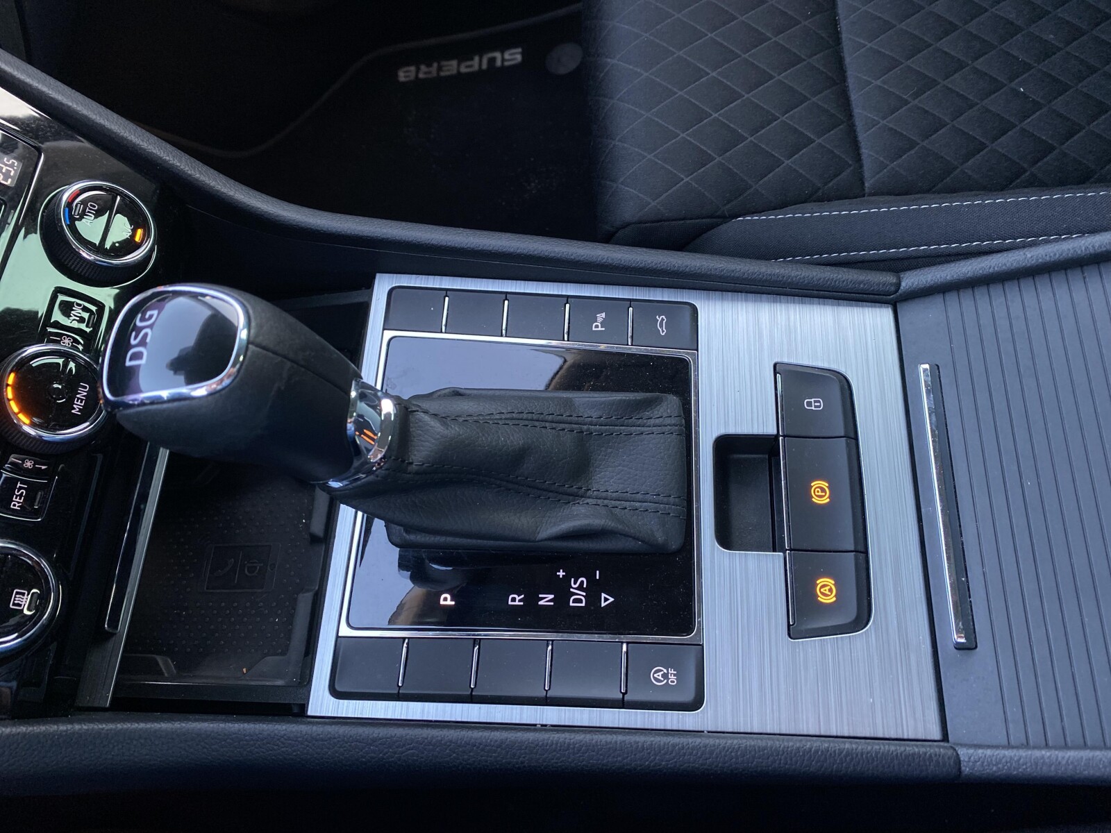 Škoda Superb - zdjęcie 25