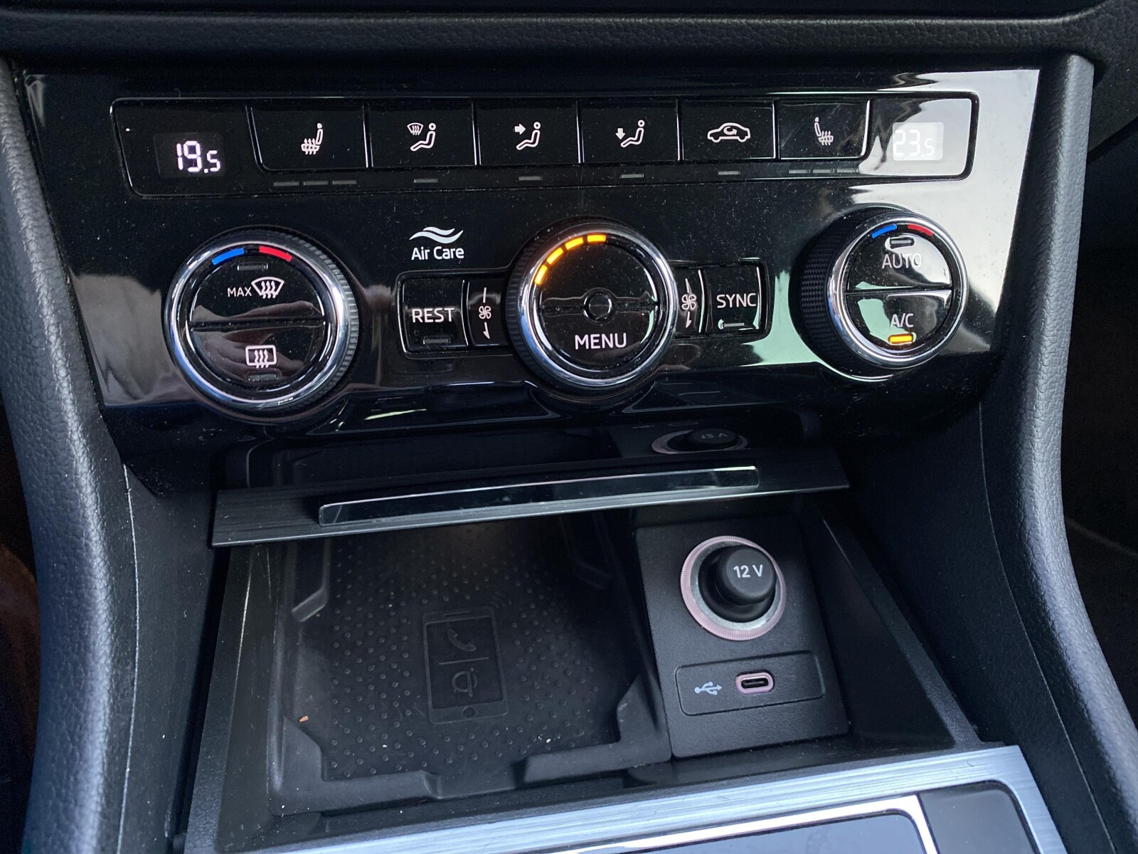 Škoda Superb - zdjęcie 26
