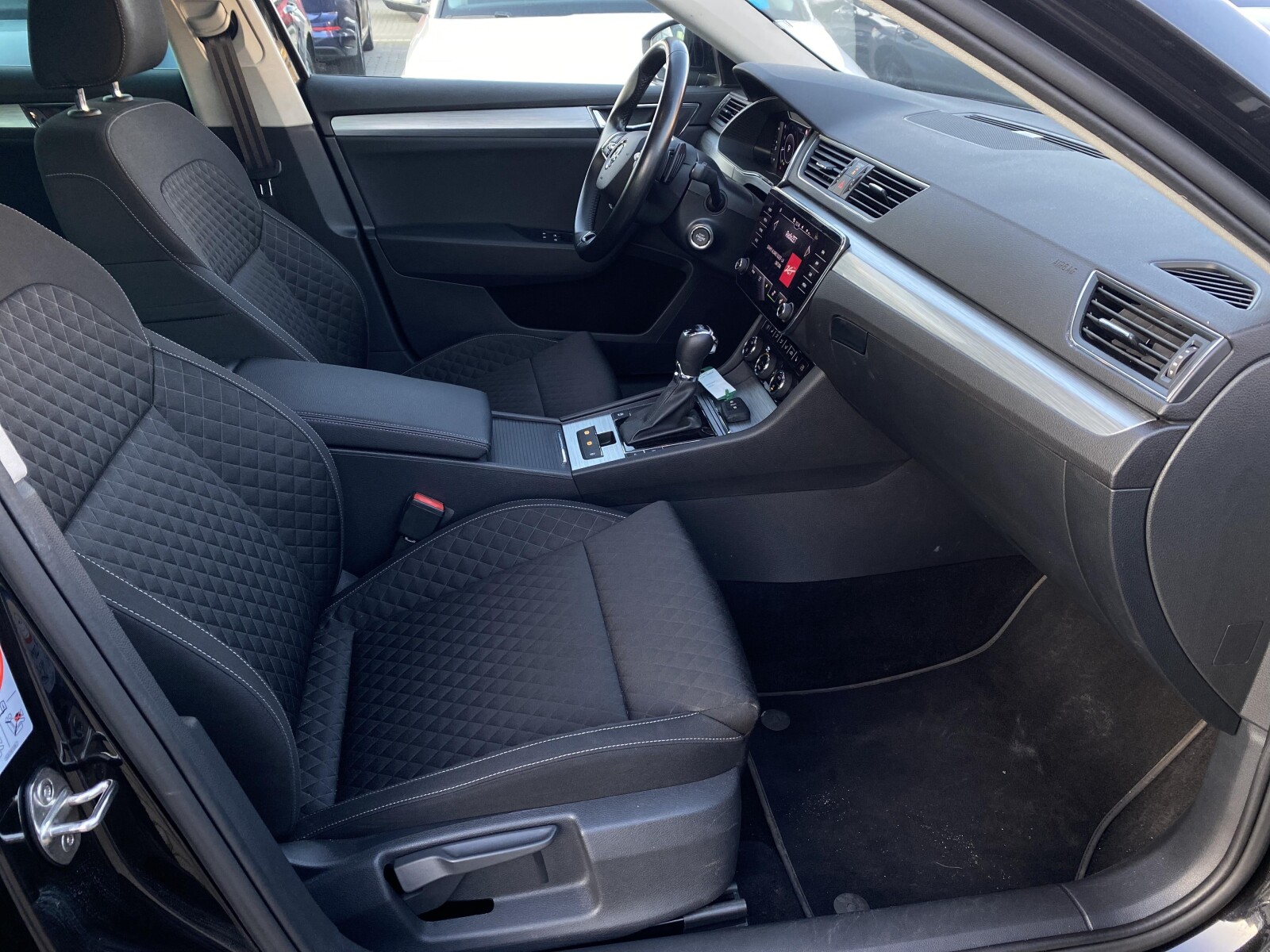 Škoda Superb - zdjęcie 17