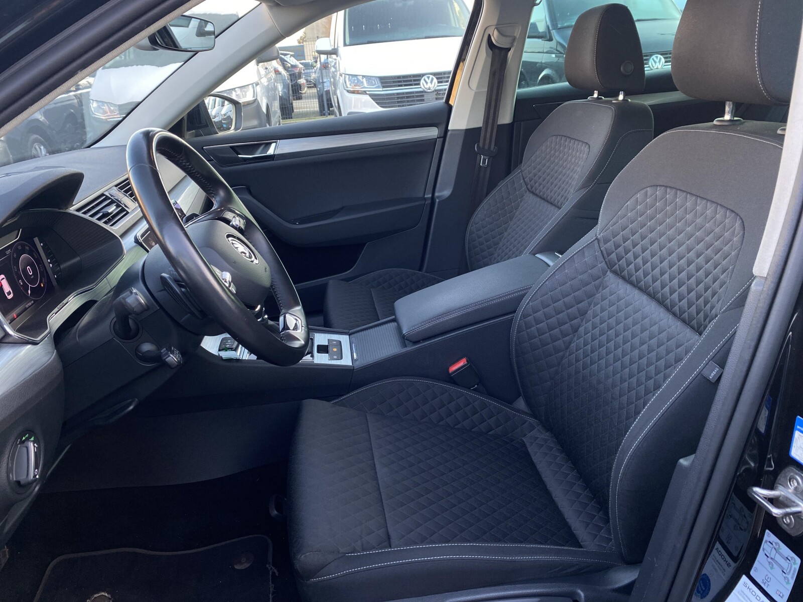 Škoda Superb - zdjęcie 9