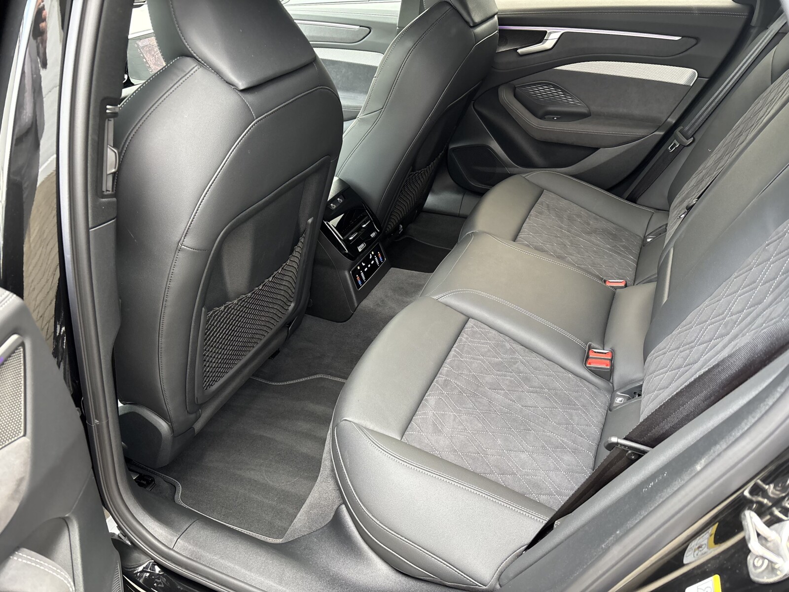 Audi A6 Limousine - zdjęcie 32