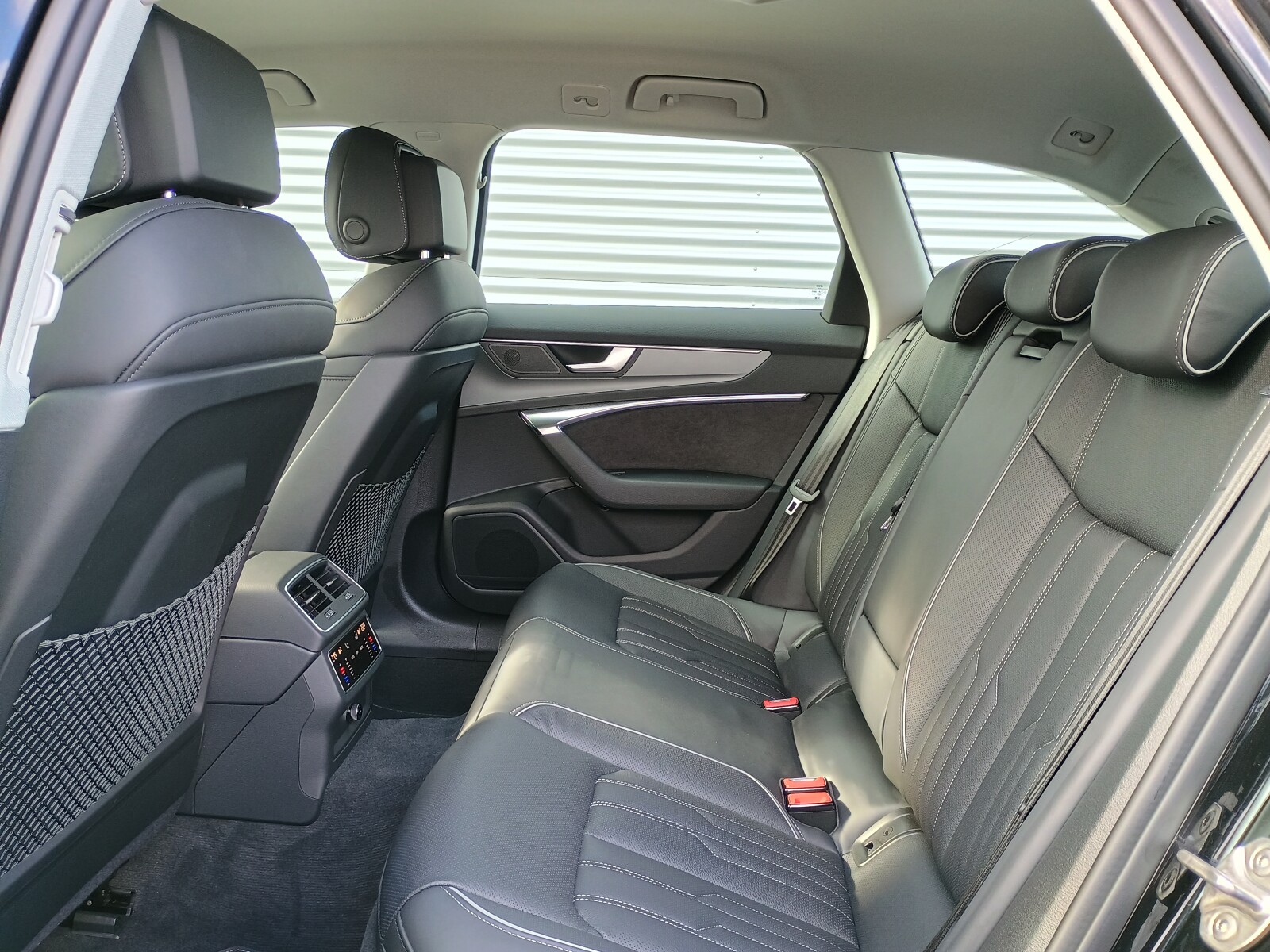 Audi A6 Avant - zdjęcie 11