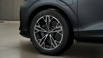PLUG IN/ 272 KM/ S-line/ ładowarka/ Tech +/ Ambiente+/ 19"