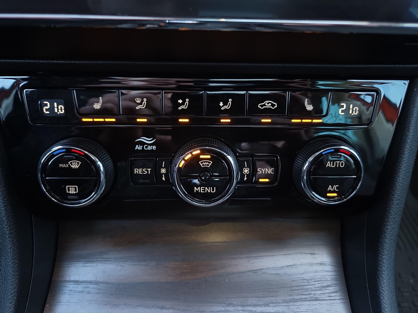 Škoda Superb Combi - zdjęcie 16