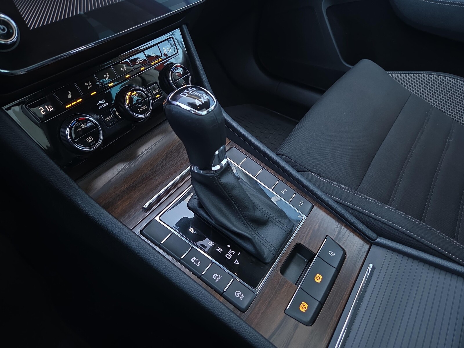 Škoda Superb Combi - zdjęcie 15
