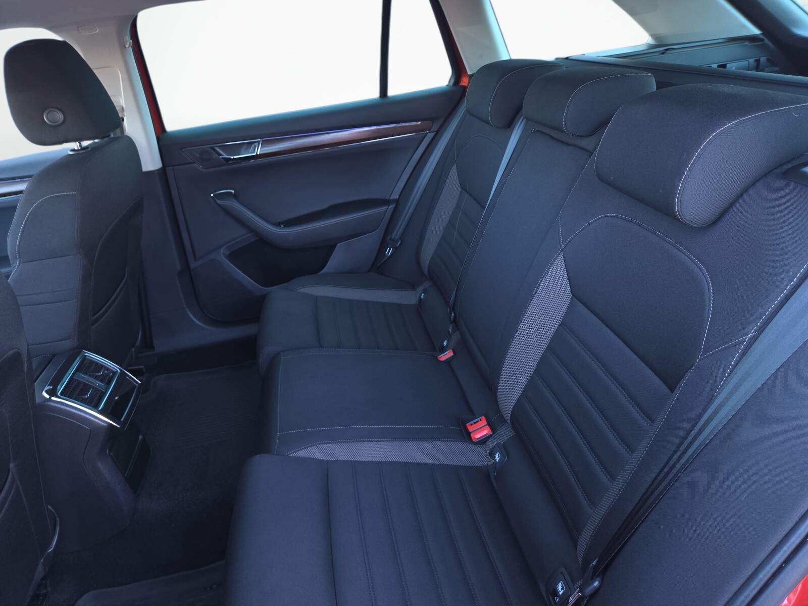 Škoda Superb Combi - zdjęcie 13