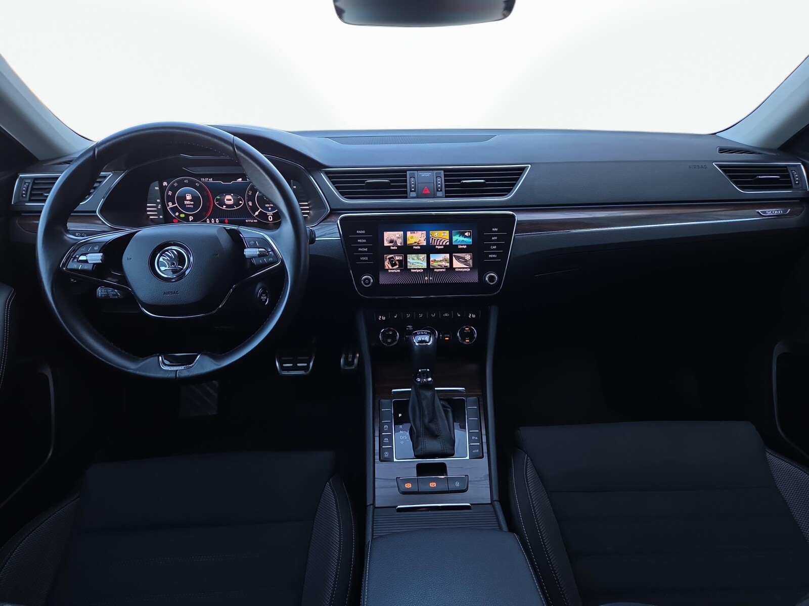 Škoda Superb Combi - zdjęcie 11