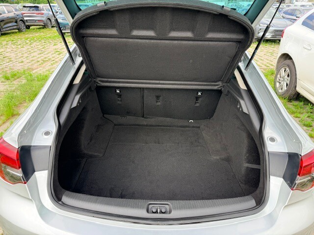 Opel Insignia - zdjęcie 10