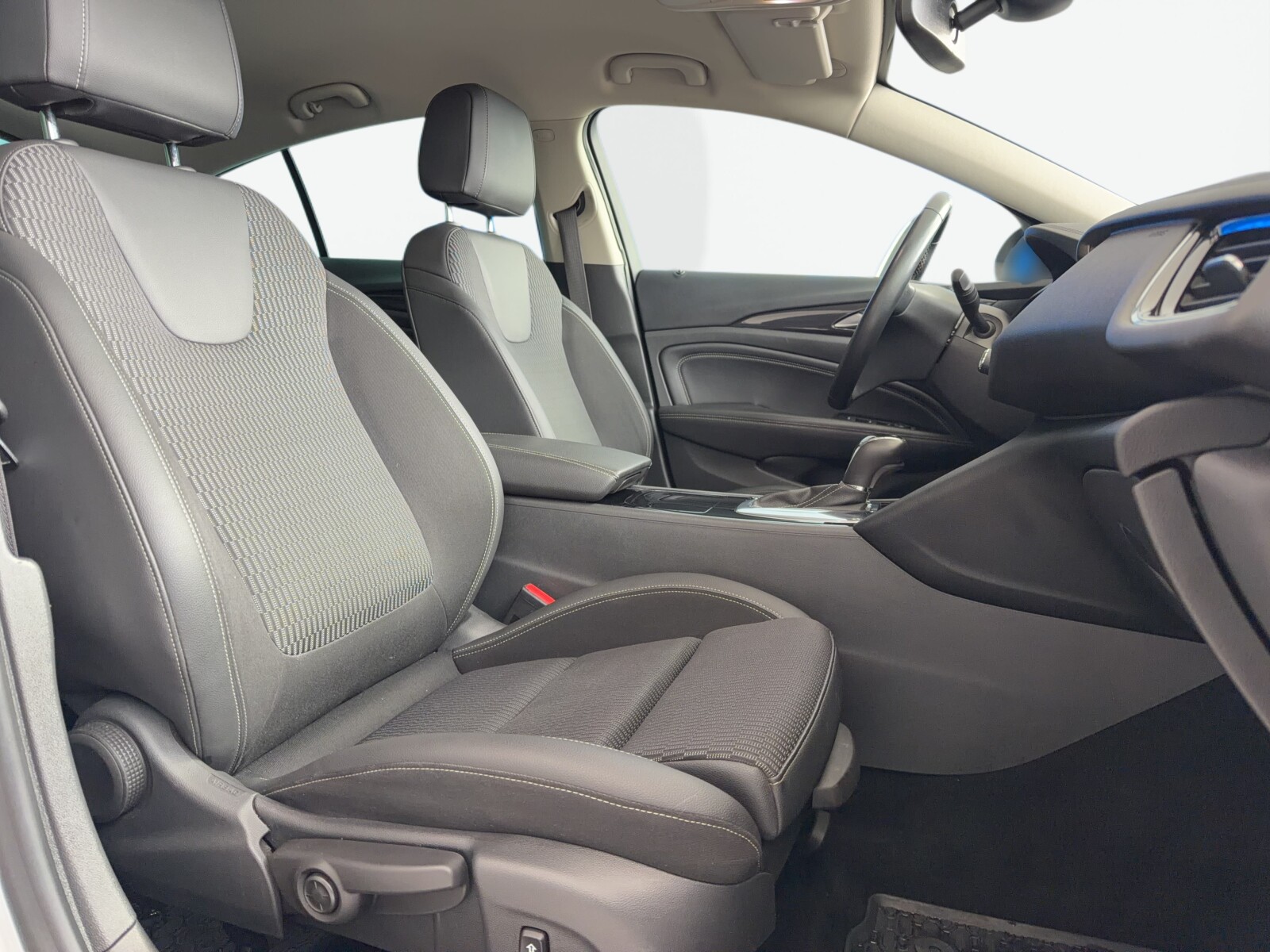Opel Insignia - zdjęcie 18