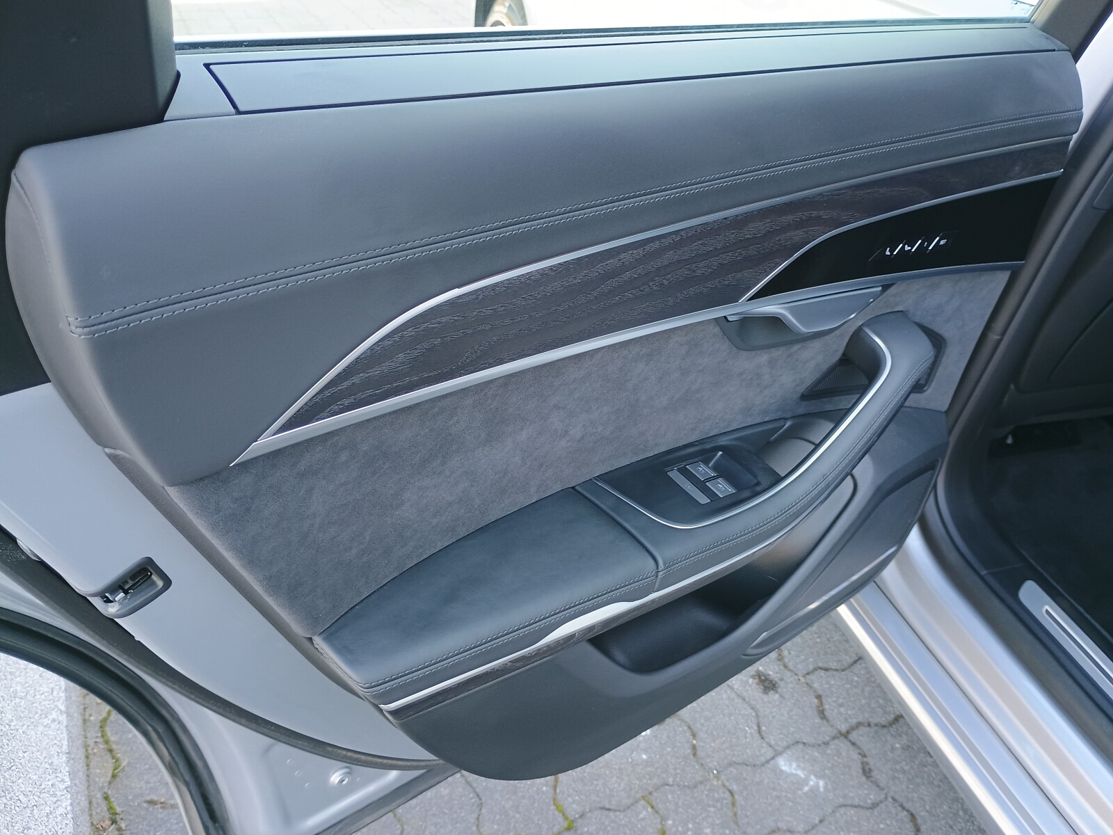 Audi A8 - zdjęcie 10