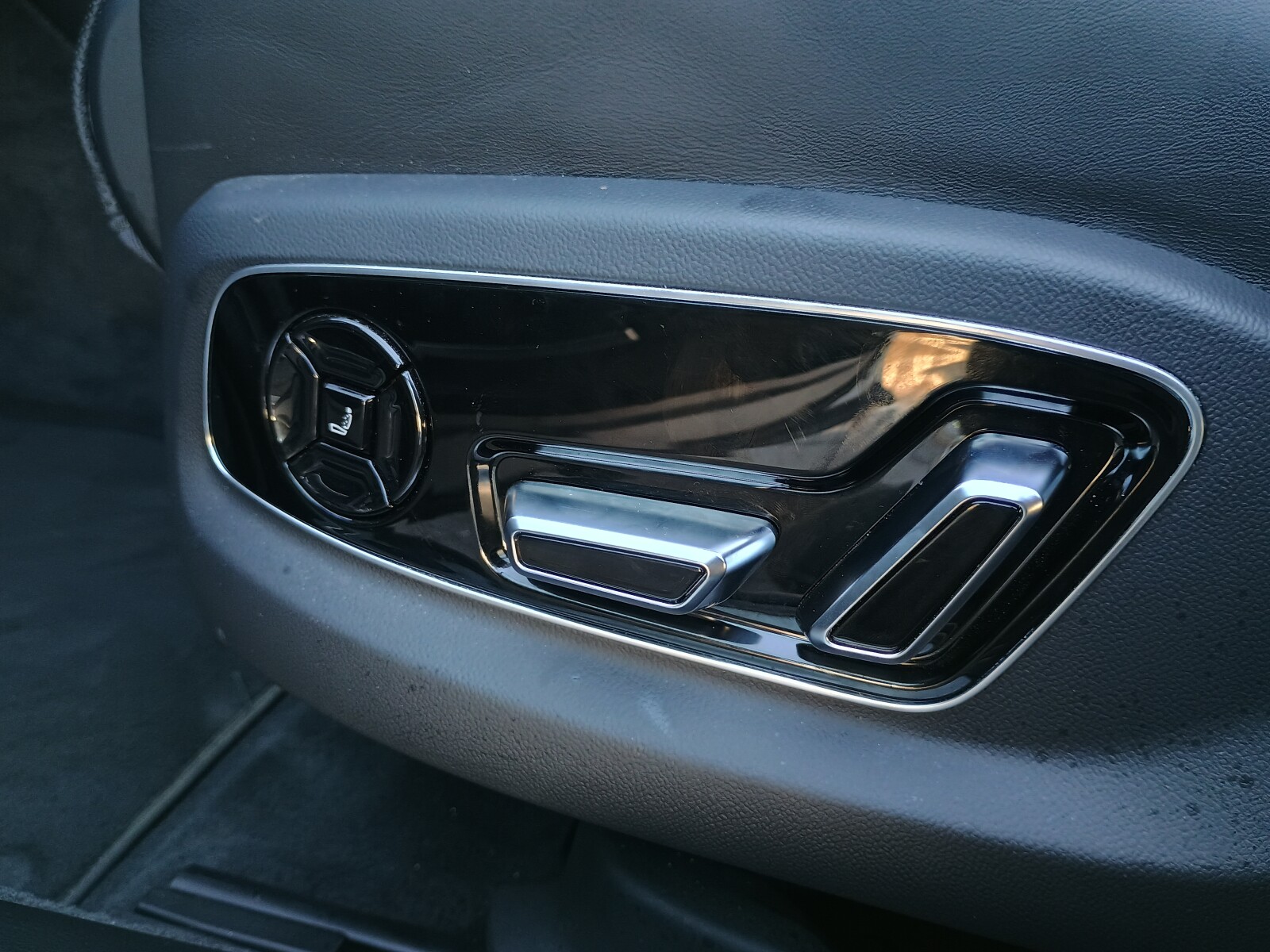 Audi A8 - zdjęcie 21