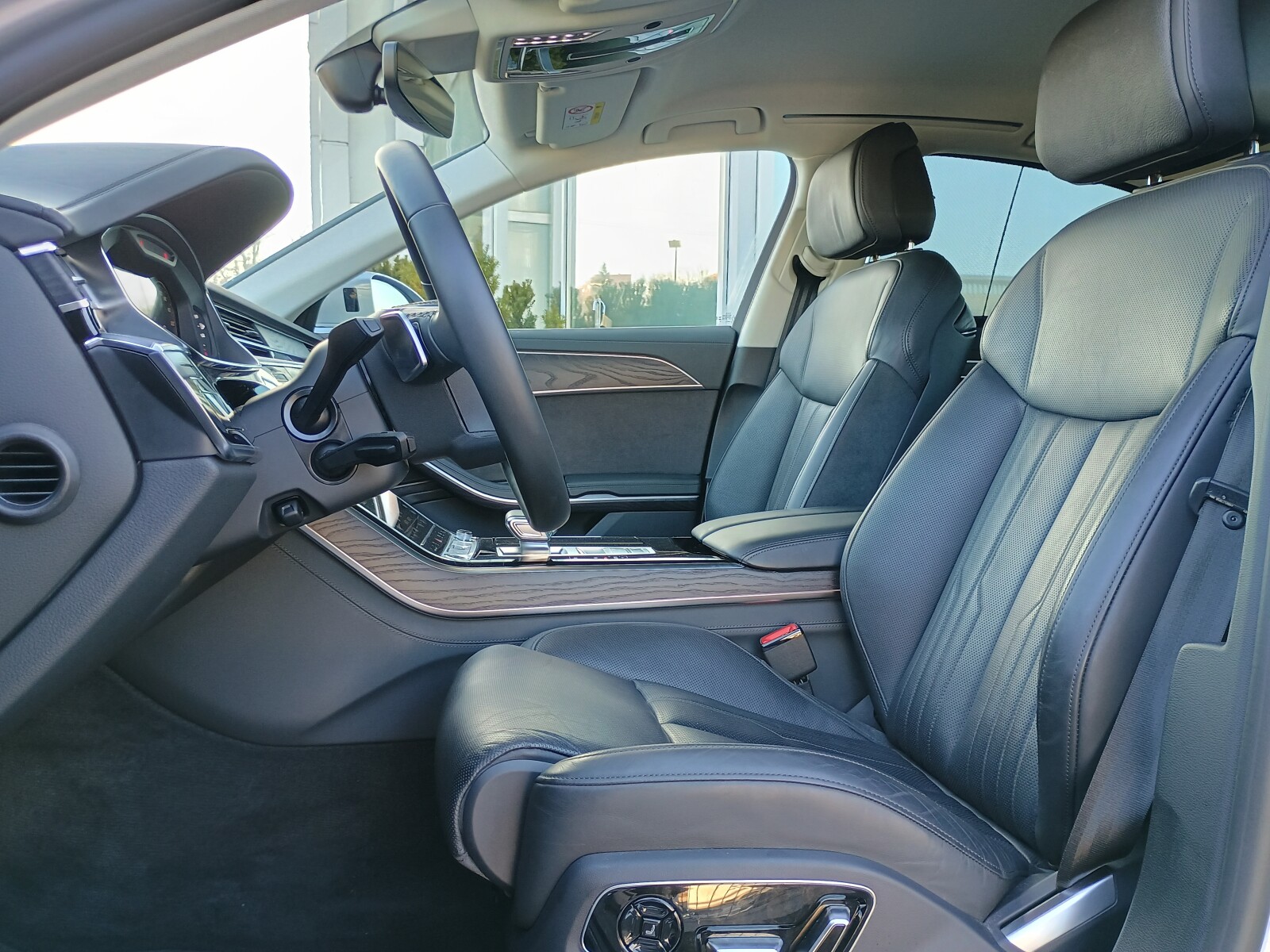 Audi A8 - zdjęcie 23