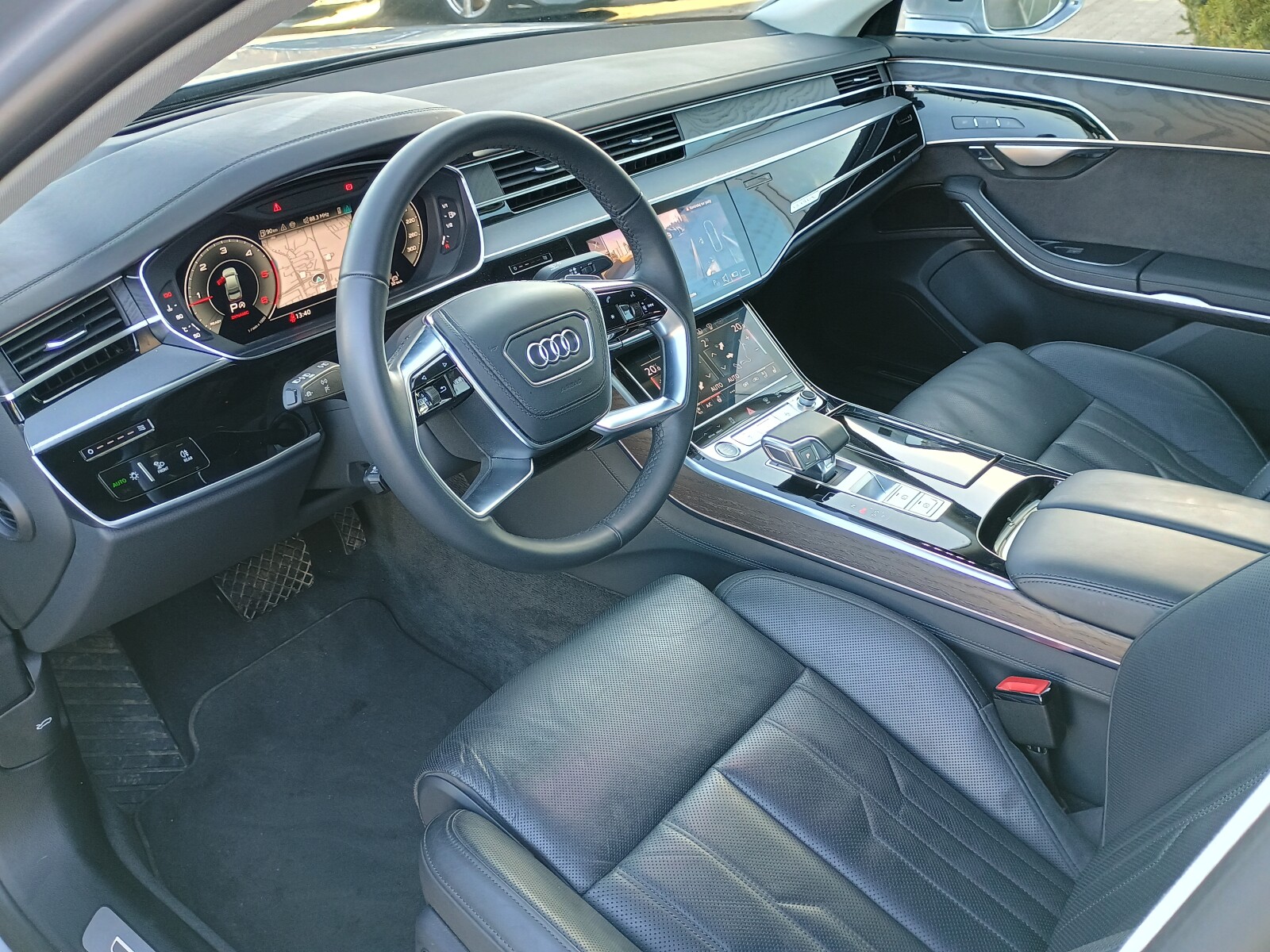Audi A8 - zdjęcie 22
