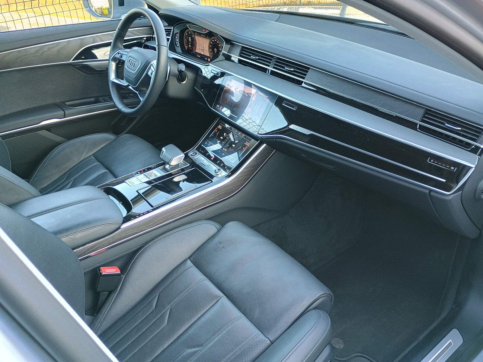 Audi A8 - zdjęcie 24