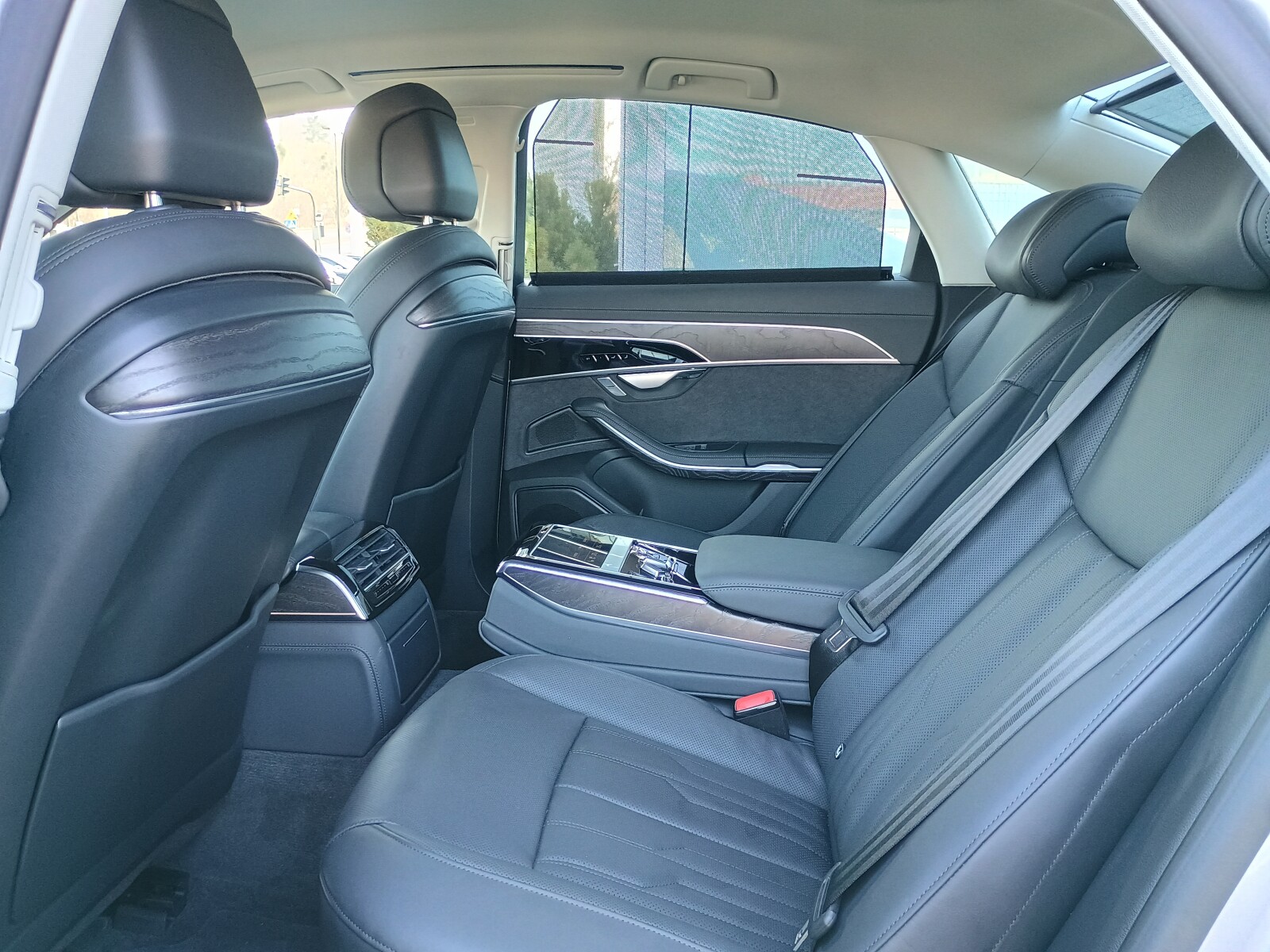 Audi A8 - zdjęcie 11