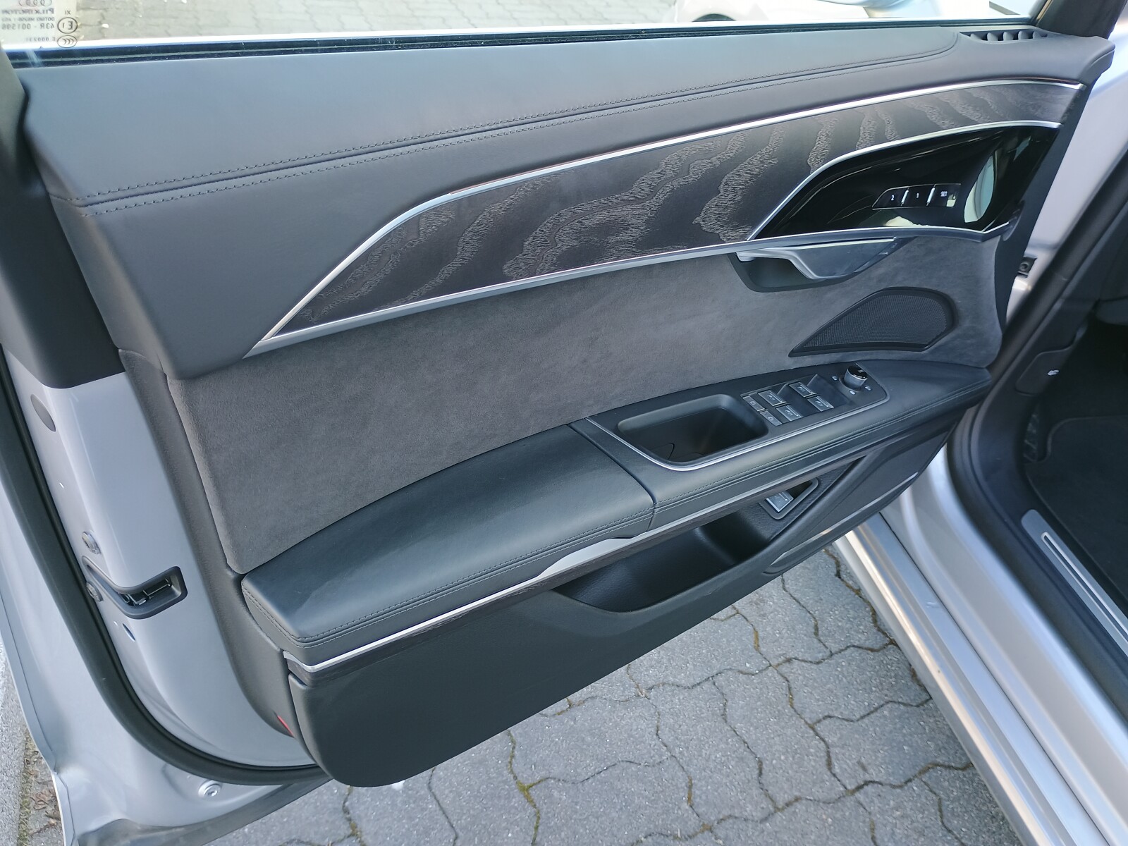 Audi A8 - zdjęcie 18