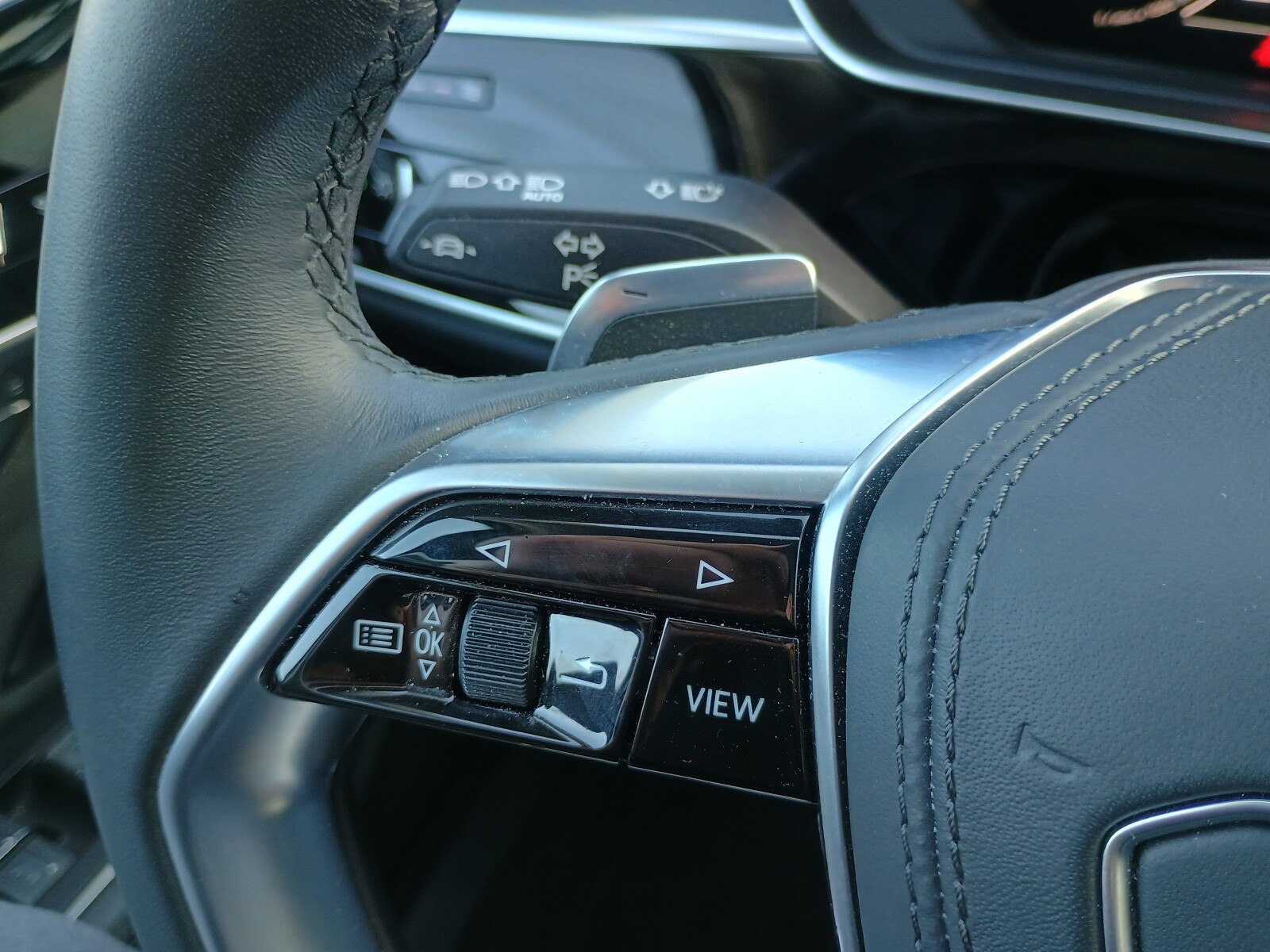 Audi A8 - zdjęcie 26