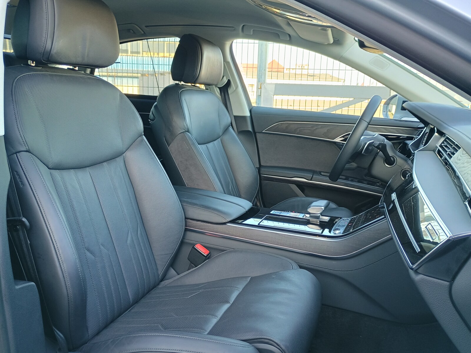 Audi A8 - zdjęcie 25