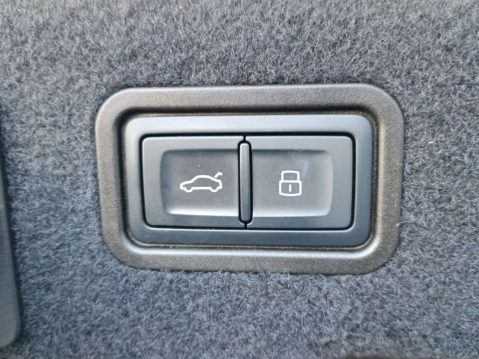 Audi A8 - zdjęcie 9