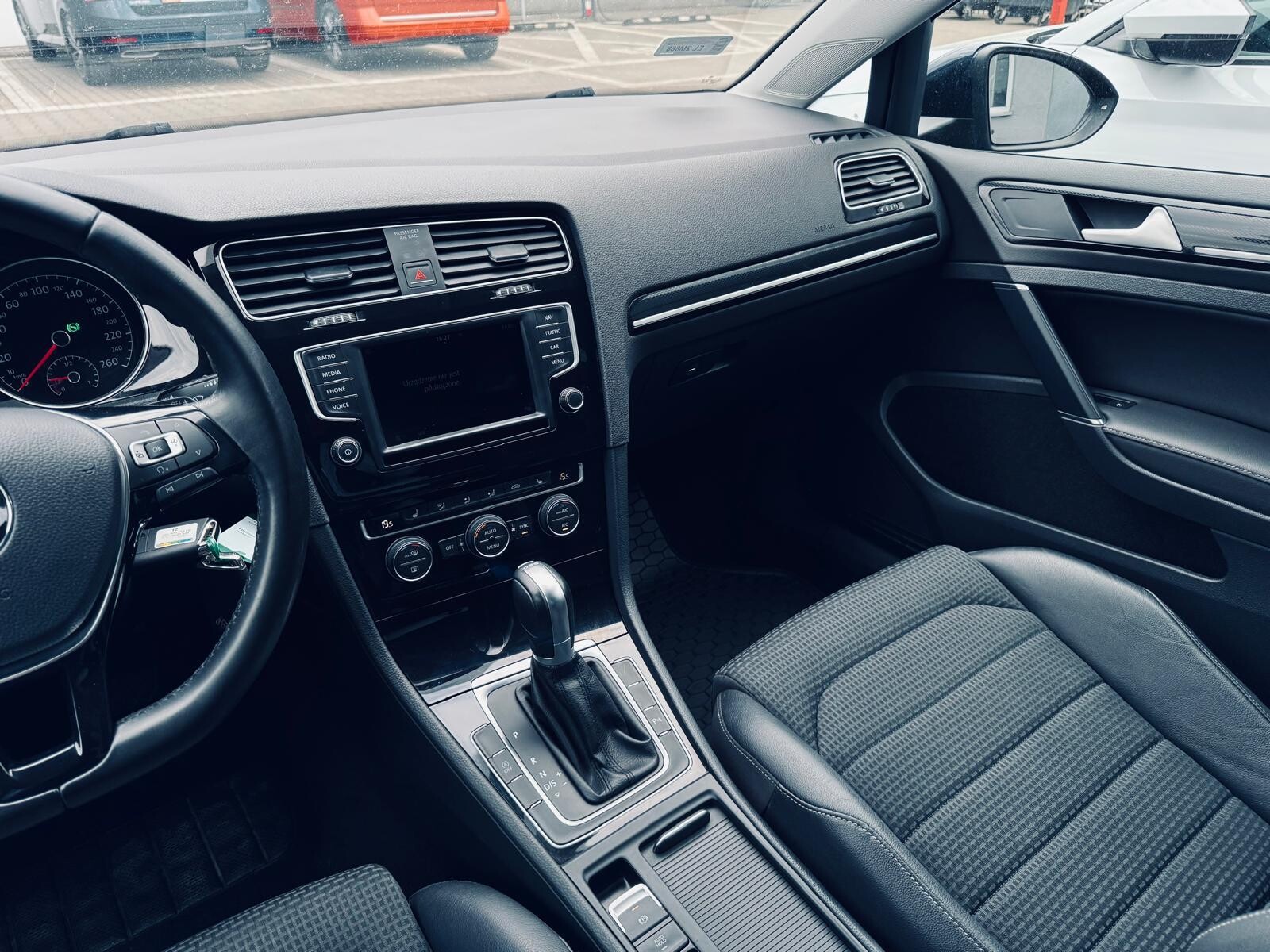 Volkswagen Golf - zdjęcie 17